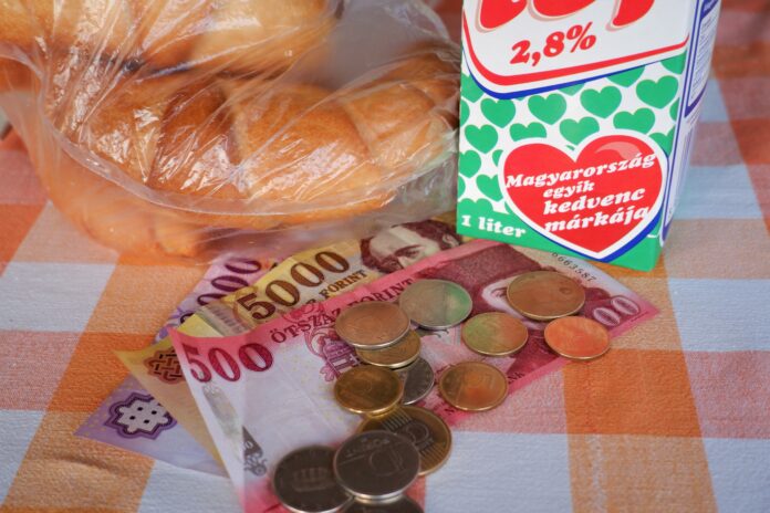 Kifli, tej és pénz