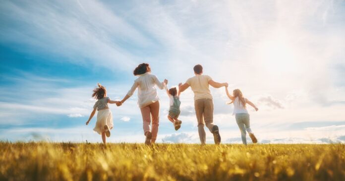 A családtámogatási ellátásokat a hónap első napjaiban folyósítják, legkésőbb 10-éig meg kell érkezniük.