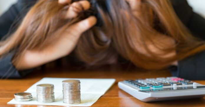 Stressed,Businesswoman,Running,Out,Of,Money,-,Stock,And,Market hitel