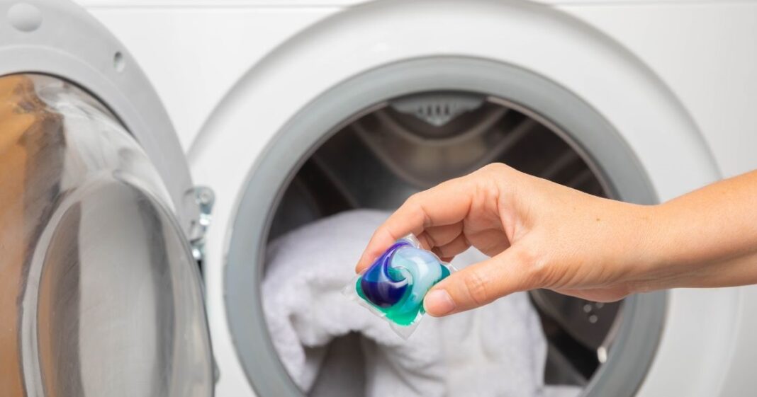 Woman,Putting,Laundry,Detergent,Capsule,Into,Washing,Machine,Indoors,,Closeup.colorful