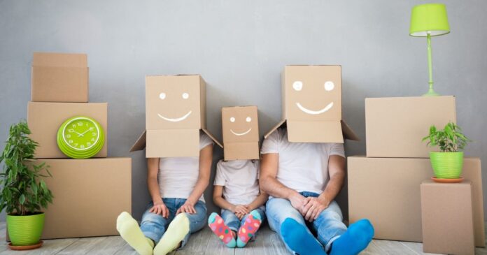 Happy,Family,Playing,Into,New,Home.,Father,,Mother,And,Child Vissza nem térítendő támogatás a CSOK