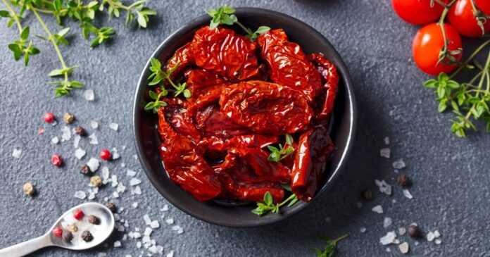 Egy tálka aszalt paradicsom