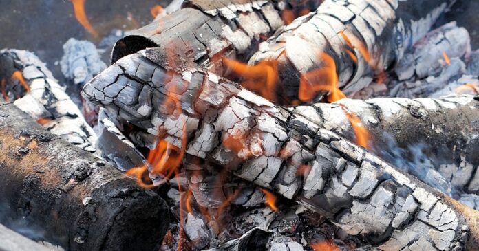 A hamu a szerves anyagok elégése után visszahagyott szilárd maradék