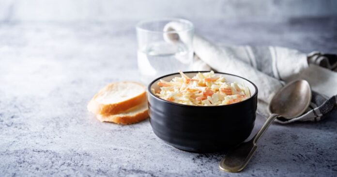 Az amerikai káposztasaláta ízletes köret