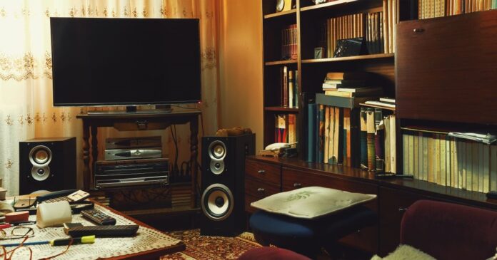 Túlzsúfolt retro nappali