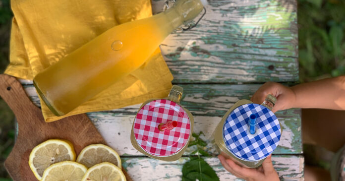 Akácszörp házilag: édes, nagyon finom és olcsóbb, mint a bolti