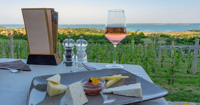 Élelmiszerbiztonsági szempontból megfelelők a balatoni vendéglátóhelyek