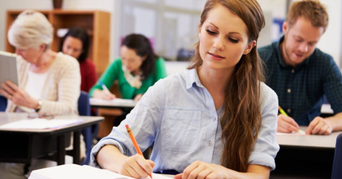 felnottkepzes_shutterstock