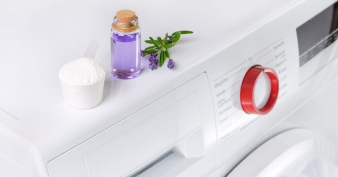 Natural,Washing,Powder,With,Essential,Oil,And,Lavender,Flowers,Over