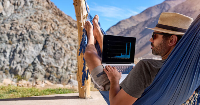 Digitális nomád munkában