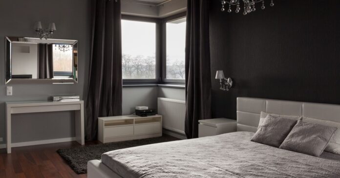 A fekete remekül kombinálható