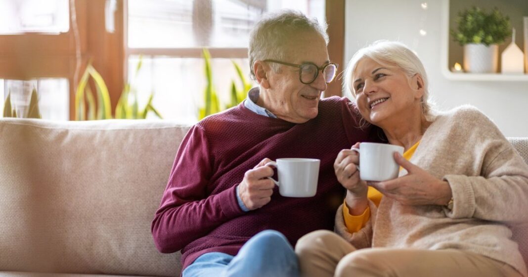 Portrait,Of,A,Happy,Elderly,Couple,Relaxing,Together,On,The Nyugdíjas kedvezmények és könnyítések 2023-ban