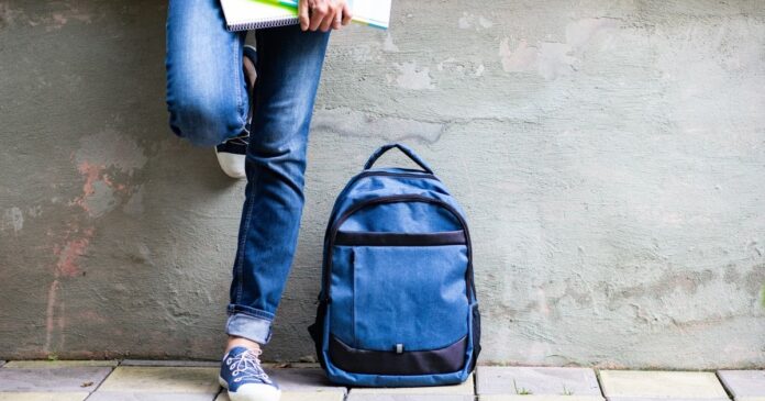 Az iskolatáska gyorsan koszolódik