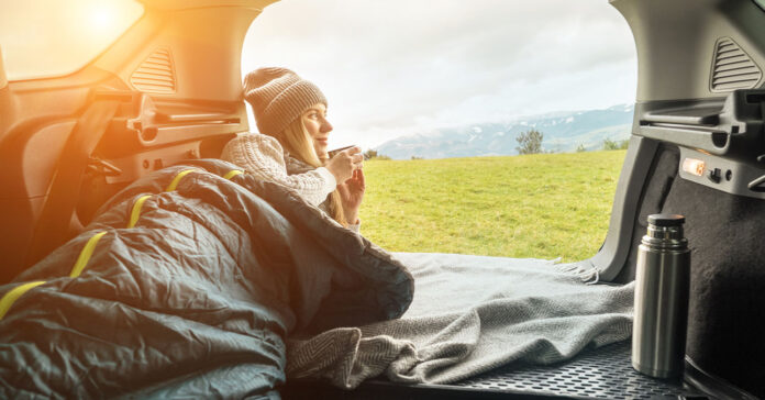 autoban_alvas autóban alvás, vadkempingezés