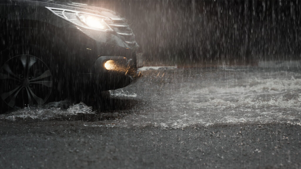 vezetés esőben