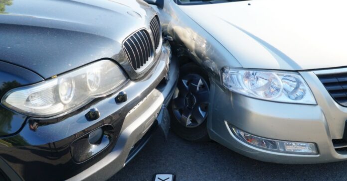 Traffic,Accident.,Wrecked,Car.,Car,Crashed,Into,Parked,Car,On Nagyot emelkednek jövőre a fedezetlenségi díjak