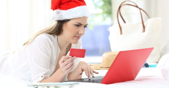 Confused,Woman,Paying,Online,On,Christmas,Holidays,Lying,On,A Karácsonykor megszaporodnak a netes átverések: mutatjuk az internetes csalás fajtáit