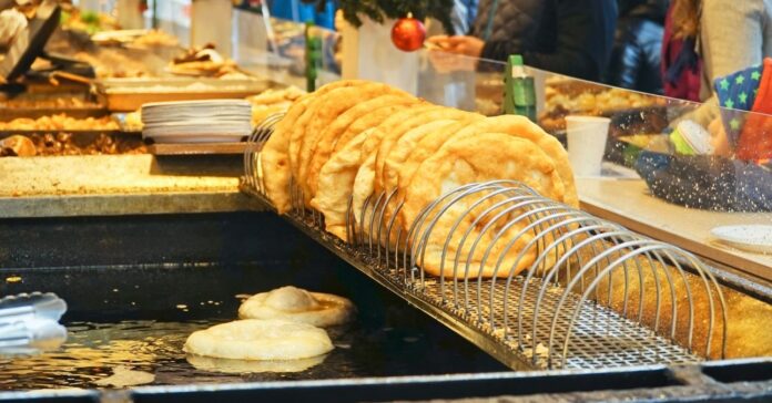 A világ legdrágább lángosát árulják a Vörösmarty téren