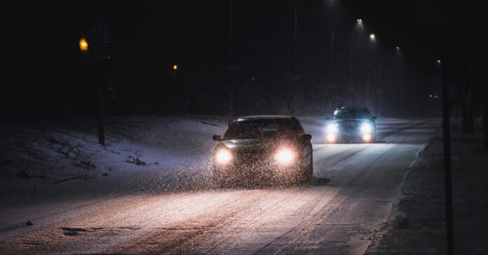 auto_ho_stock ködlámpa hóesésben