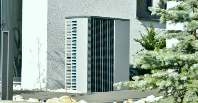 Air-air,Heat,Pump,For,Heating,And,Hot,Water,In,Front