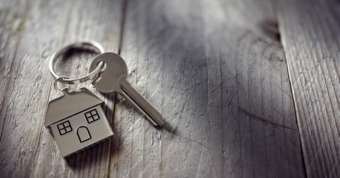 kulcstartó kulccsal