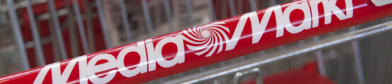 egy Media Markt feliratos, logos bevásárlókocsi