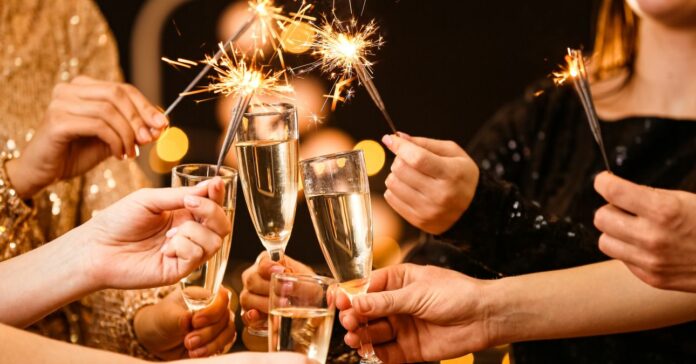 az Újév köszöntése: koccintás, Szilveszteri házibuli ötletek