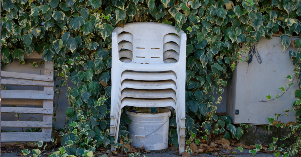 fehér műanyag kerti szék tisztítása