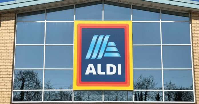 aldi embléma egy aldi üzleten
