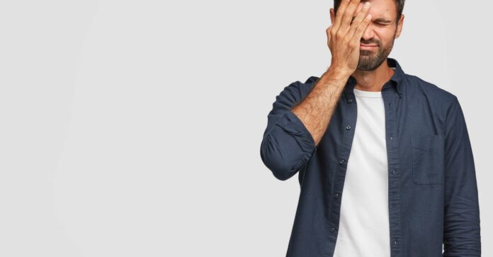 kétségbeesett férfi