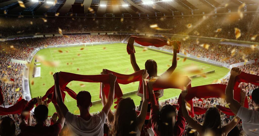 Szurkolók drukkolnak a futballmeccsen egy stadion lelátóján