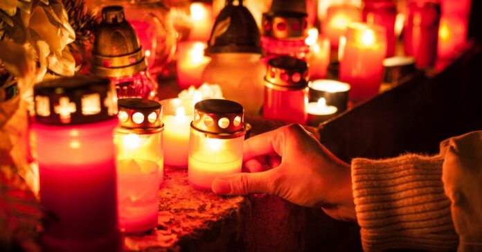Candles Burning At a Cemetery. Shallow depth of field. Égő mécsesek sora egy sírnál este
