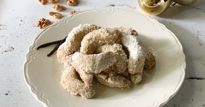 hokifli-recept-boritokep Hókifli recept: tányéron az elkészült sütemény