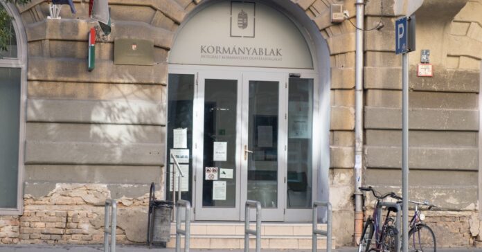 egy budapesti kormányablak kívülről