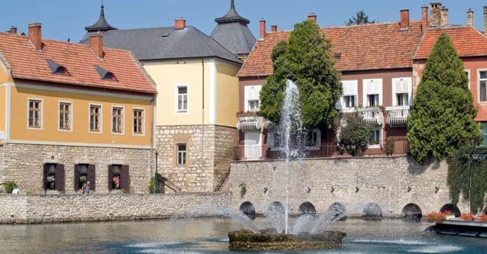 A tapolcai Malom-tó a szökőkúttal