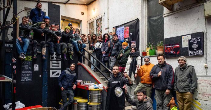 Food Not Bombs - csoportkép a budapesti csapatról