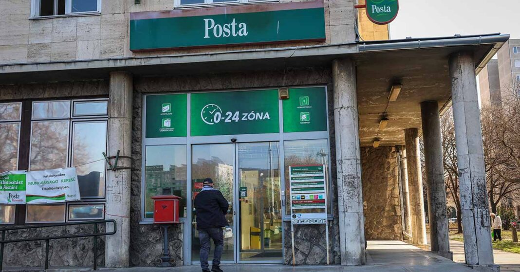 A Magyar Posta egyik fiókjának bejárata