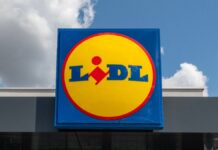 Lidl logó egy üzleten.