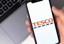 tesco logó egy mobil képernyőjén
