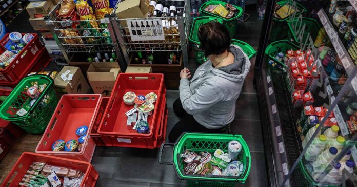 Kisbolt, árufeltöltés