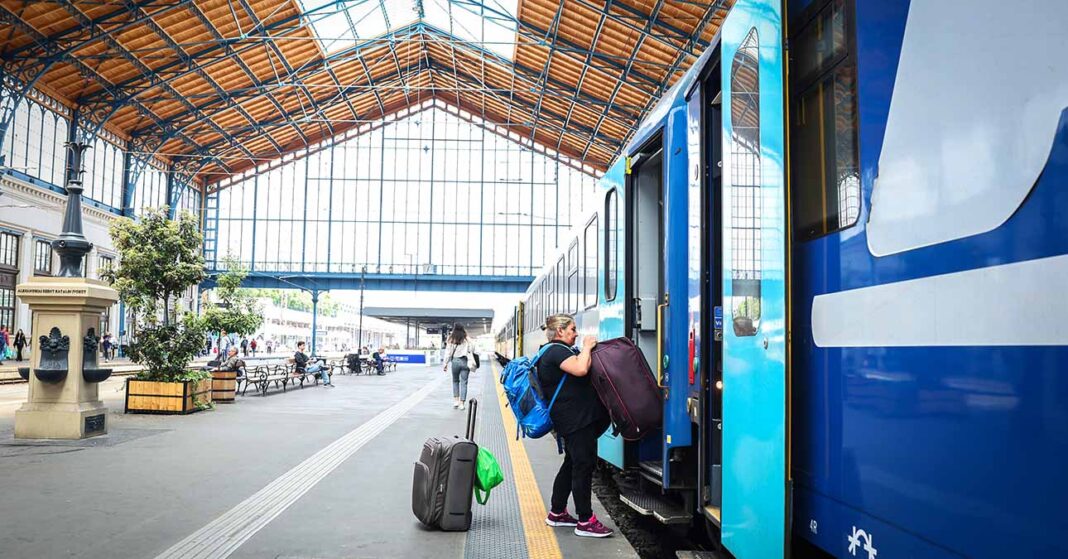 vontra felszálló utas hatalmas pakkal