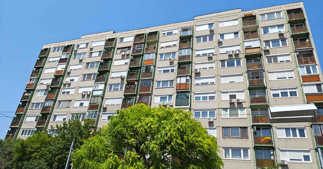 HOV-OST-ZA-panelhaz-lakotelep-l