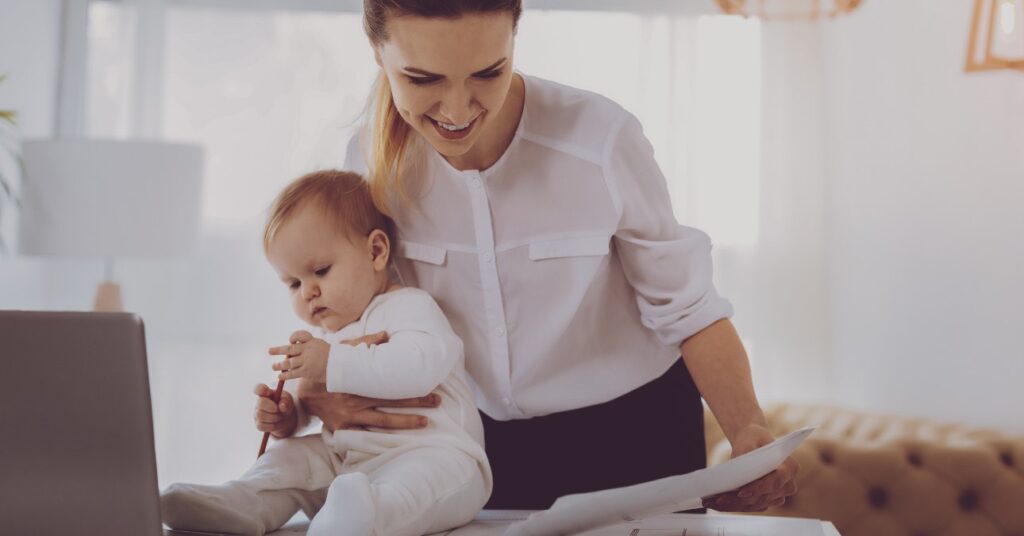 anya babával dolgozik