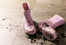 sáros gumicsizma a laminált padlón