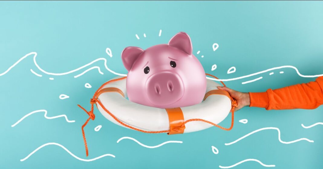 Person saves a drowning piggy bank. concept of bankruptcy and crisis. Cyan background malacpersely a vízben, úszógumiban