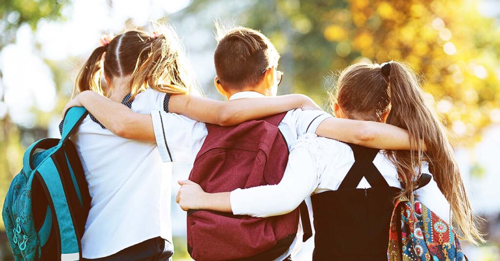 Iskolakezdés: kis barátok