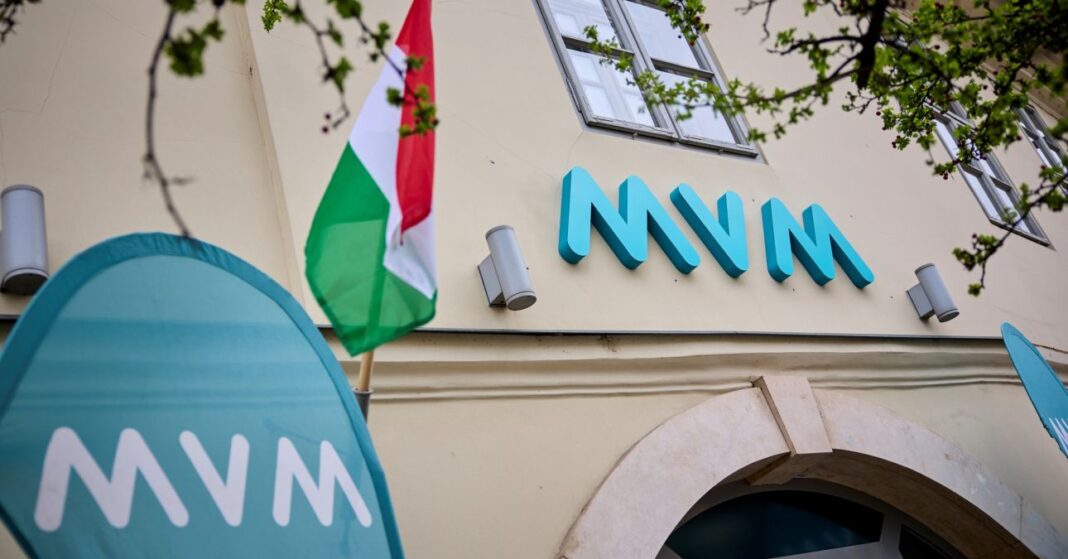 mvm_fb MVM hivatal bejárata logóval