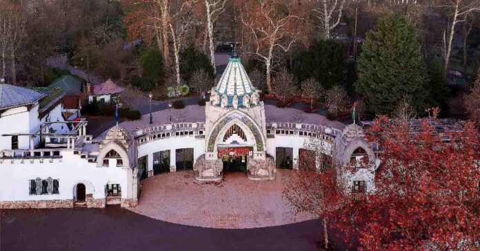 Fővárosi Állat- és Növénykert bejárata ősszel, felülnézetből