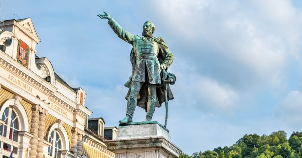 Kossuth Lajos szobra Miskolcon