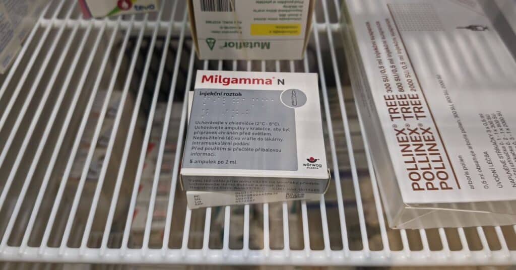 Milgamma N doboza egy gyógyszertári polcon